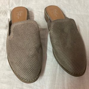 Crown Vintage Tan Flat Mules Slide On Shoes Womens Size 10